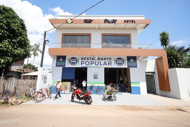 ‘Eu acho muito bom esse programa’, diz beneficiária do Programa Prato Cheio no interior Informe Manaus Eu acho muito bom esse programa diz beneficiaria do Programa Prato Cheio no interior Foto Arthur Castro Secom 1