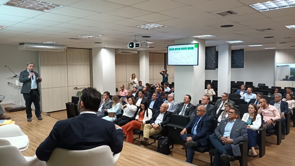 Em Brasília, Amazonas recebe certificado sanitário de estado livre de febre aftosa sem vacinação Informe Manaus FOTO 3 ENTREGA CERTIFICADO AM LIVRE DE FEBRE AFTOSA SEM VACINACAO EM BRASILIA CAETANINHA CAVALCANTI 1024x576 1