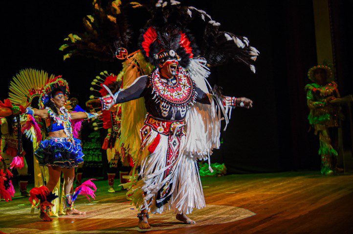 Idosos brilham no palco do Teatro Amazonas na 2ª Mostra Cultural da FUnATI Informe Manaus FUnATI Mostra Cultural 1