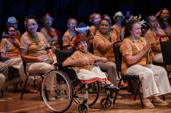 Idosos brilham no palco do Teatro Amazonas na 2ª Mostra Cultural da FUnATI Informe Manaus FUnATI Mostra Cultural 4