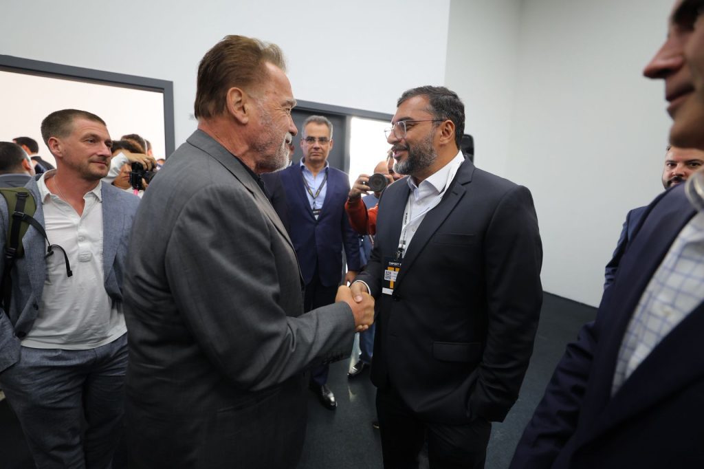 Governador Wilson Lima apresenta a Arnold Schwarzenegger papel estrategico do Amazonas na agenda climatica global e na defesa dos povos da floresta 7 foto Diego Peres Secom 1024x682 1