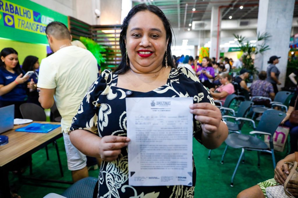 Beneficiários do 2° Feirão Amazonas Meu Lar comemoram a conquista da casa própria Informe Manaus MILENA LIMA BENEFICIARIA 1024x682 1