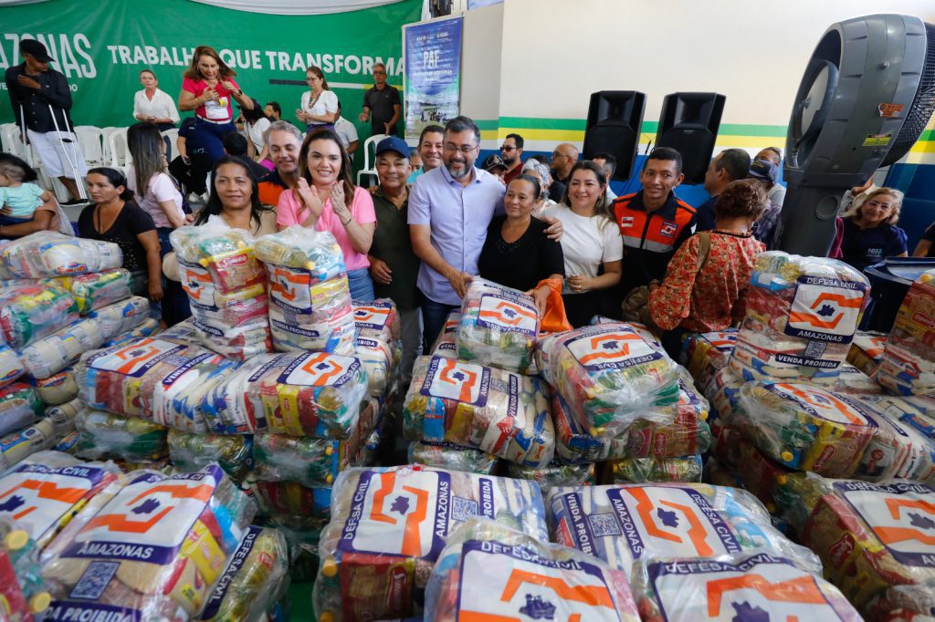 Operação Cheia 2025: Governador Wilson Lima entrega 80 toneladas de alimentos para famílias afetadas pela cheia no Careiro da Várzea Informe Manaus Operacao Cheia Foto Arthur Castro Secom 3 1024x682 1