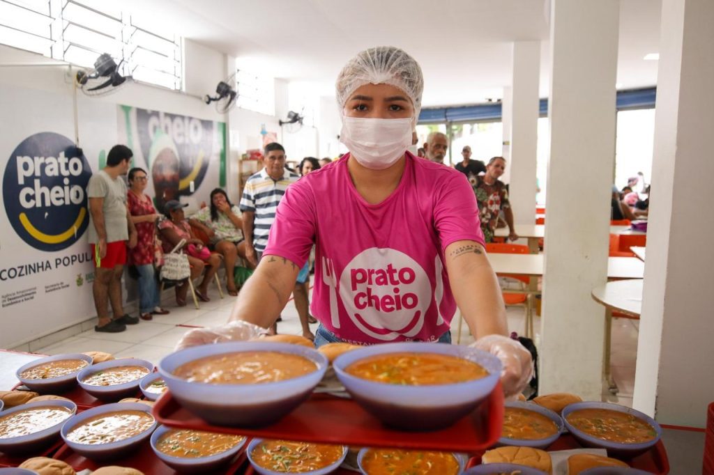 Prato Cheio: Refeições de qualidade contemplam os beneficiários em dois diferentes serviços Informe Manaus PRATO CHEIO RESTAURANTE X COZNHA 1 1024x682 1