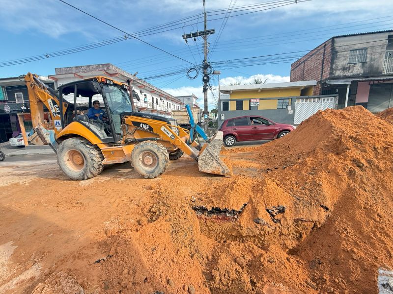 Prefeitura de Manaus avanca com implantacao de 100 metros de nova rede de drenagem no bairro Novo Aleixo 1