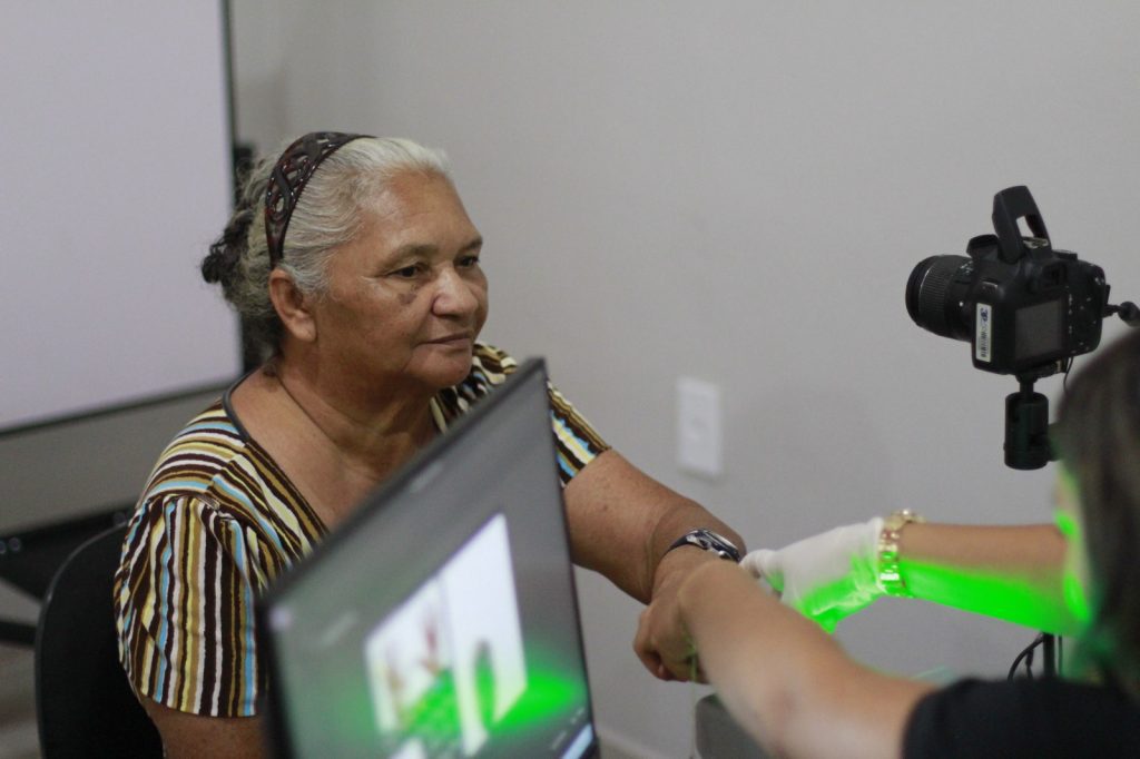 Carteira de Identidade Nacional passa a ser emitida de forma on-line em Manaquiri Informe Manaus SSP AM CIN MANAQUIRI DALVA PEREIRA FOTOS VICTOR LEVY SSP AM 03 1024x682 1