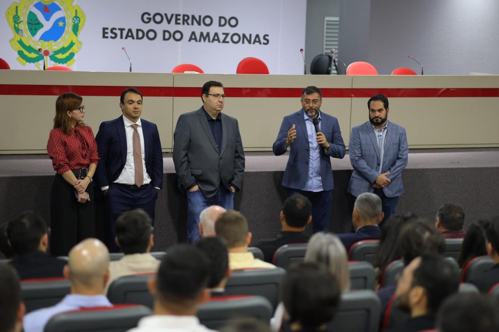 Governador Wilson Lima destaca importância dos servidores da Sefaz durante posse de novos concursados Informe Manaus Sefaz posse novos consursados Foto Diego Peres SECOM 1024x682 2