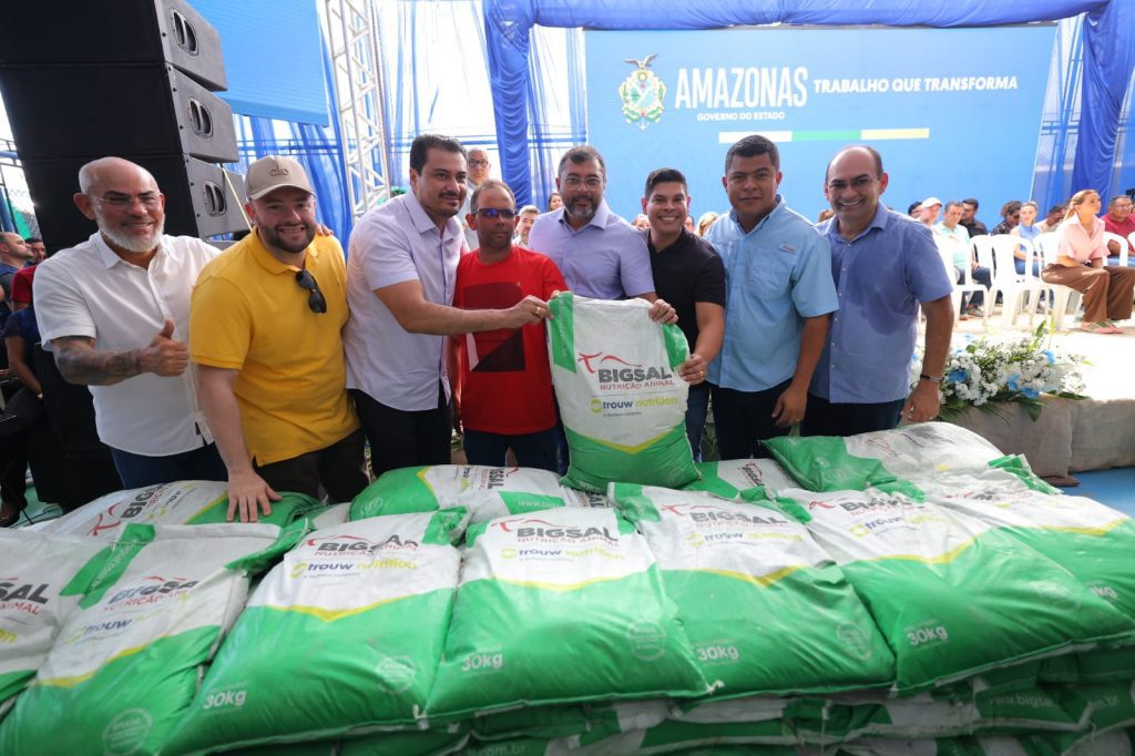 Em Autazes, Sepror fortalece o setor primário com entregas de insumos e implementos agrícolas Informe Manaus Sepror Autazes foto Divulgacao 2 1024x682 1