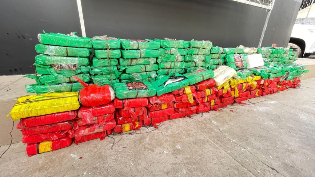 Volume de drogas apreendido pelo Amazonas em 2025 é o maior comparado aos últimos 10 anos Informe Manaus VOLUME DE DROGAS APREENDIDO PELO AMAZONAS EM 2025 E O MAIOR EM RELACAO AOS ULTIMOS 10 ANOS FOTOS ERLON RODRIGUES PC AM BEATRIZ SAMPAIO PC AM DIEGO PERES SECOM DIVULGACAO PMAM 4 1024x576 1