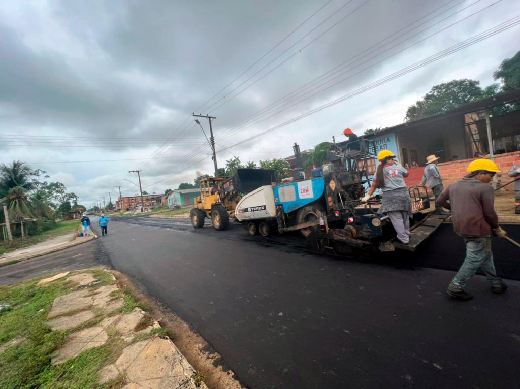 Seinfra avança com a pavimentação do sistema viário de Urucurituba Informe Manaus WhatsApp Image 2025 07 22 at 133249 1024x766 1