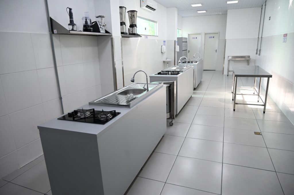 Governador Wilson Lima e Consulado do Japão inauguram Cozinha Escola da FUnATI em Manaus Informe Manaus WhatsApp Image 2025 07 23 at 141858 1024x681 1