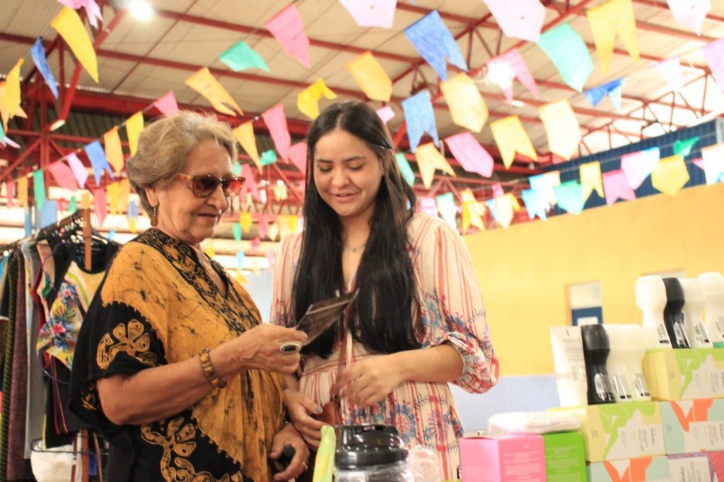 Dia dos Avós: Centro de Convivência reforça laços entre avós e netos Informe Manaus maria das gracas ana caroline dia dos avos ceci aparecida 8 1024x682 1