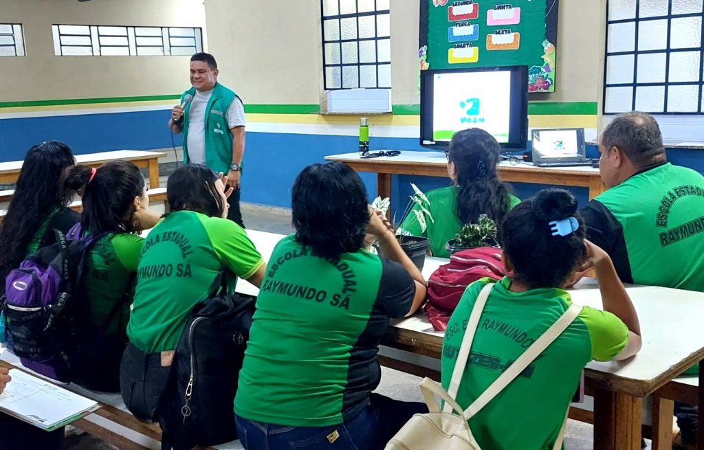 Ipaam conclui campanha contra queimadas em Autazes e atende mais de mil alunos Informe Manaus Equipe do Ipaam durante palestra em Autazes Foto 3 Divulgacao Ipaam 01 08 2025 1024x655 1