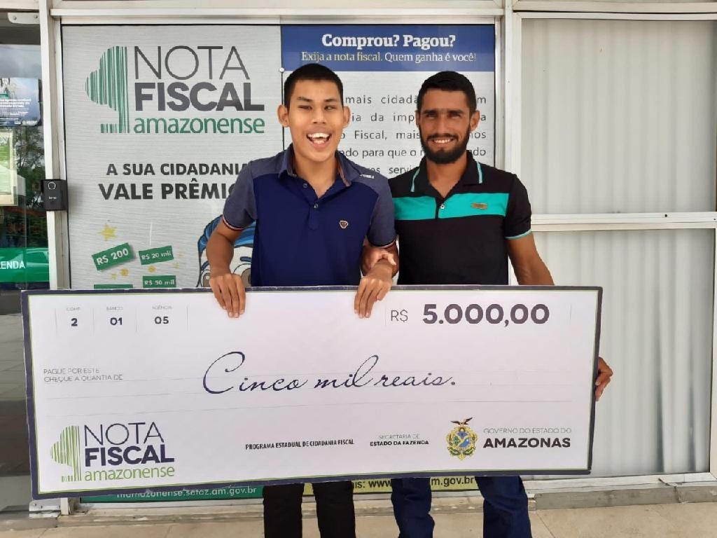 Nota Fiscal Amazonense celebra dez anos e contabiliza mais de 36 mil premiados Informe Manaus Sefaz Personagem Feliciano e o filho Antonio foto divulgacao 1
