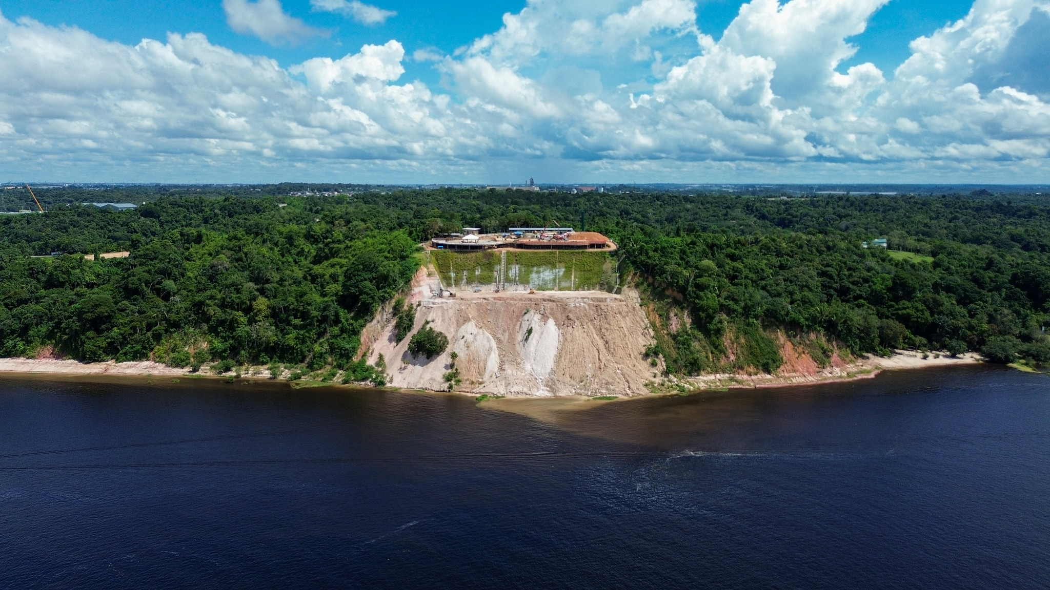 Parque Encontro das Águas Rosa Almeida registra mais de 81% de execução e avança em Manaus
