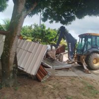 Dom Pedro: Prefeitura faz demolição de construções irregulares